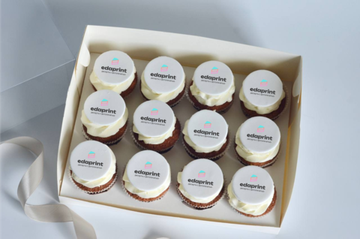 Капкейки с картинками и надписями на мастике, упаковка на 12 шт