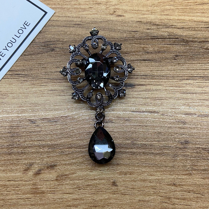 Брошь Droplet полукруги вензеля овал кристалл серый стразы серые подвеска капля металл графитовый