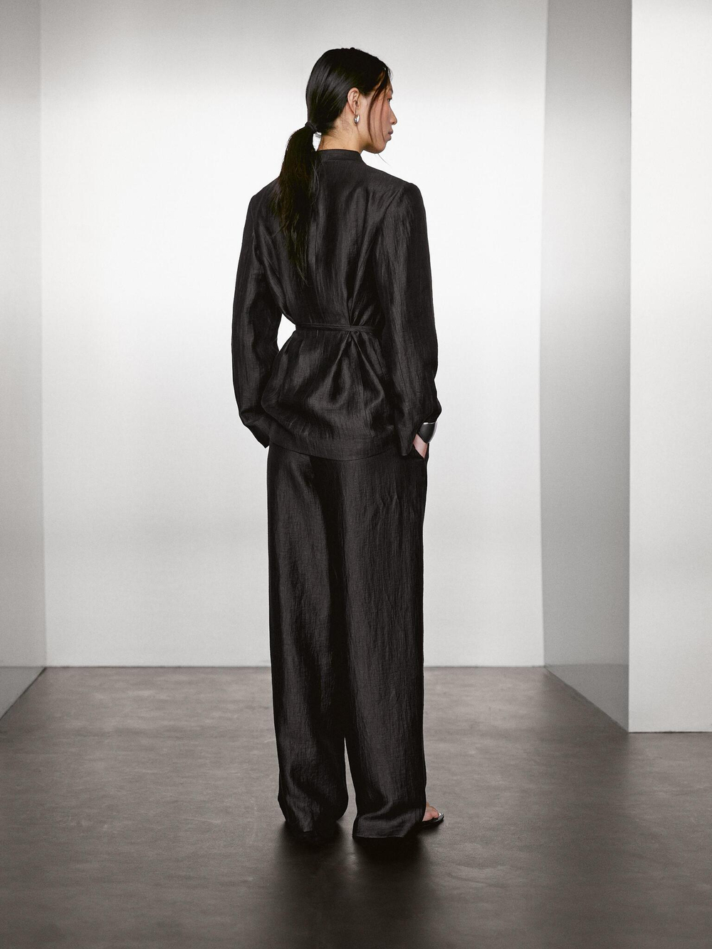 Massimo Dutti Брюки палаццо из смесового льна с защипами, черный