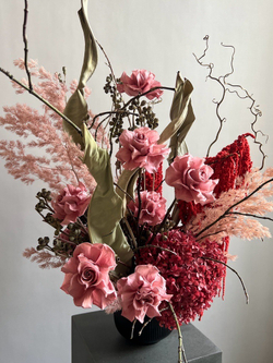 Композиция в кашпо Стрелиция