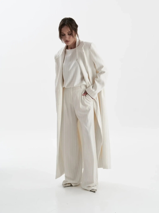 Удлиненный жакет в молочном оттенке