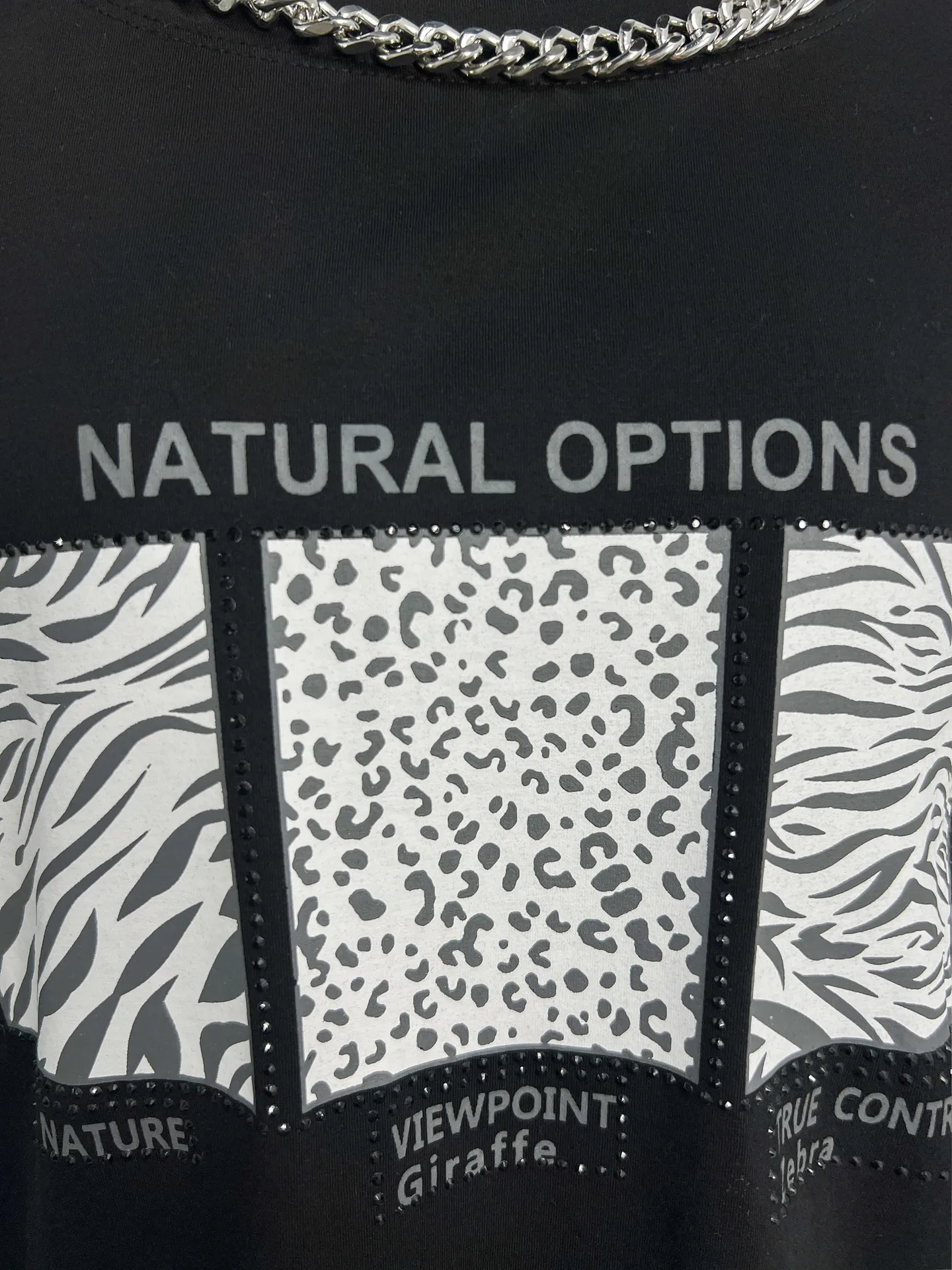 Футболка Archie 6688 удлиненная с цепочкой и надписью Natural Options однотонная