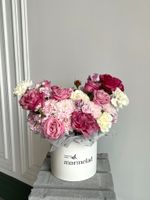 Цветочная коробка в розовых оттенках размер S