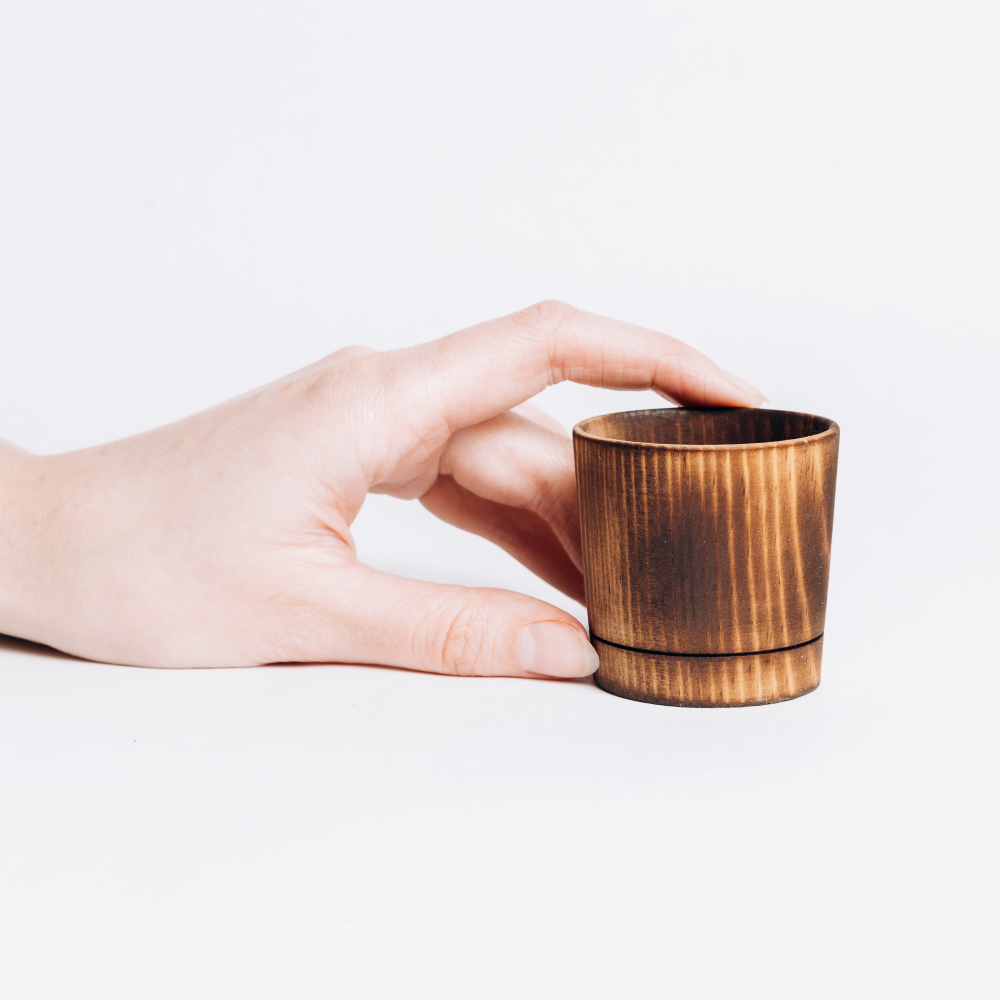 Деревянная рюмка (стопка, шот) из древесины сибирского кедра для крепких напитков. R40