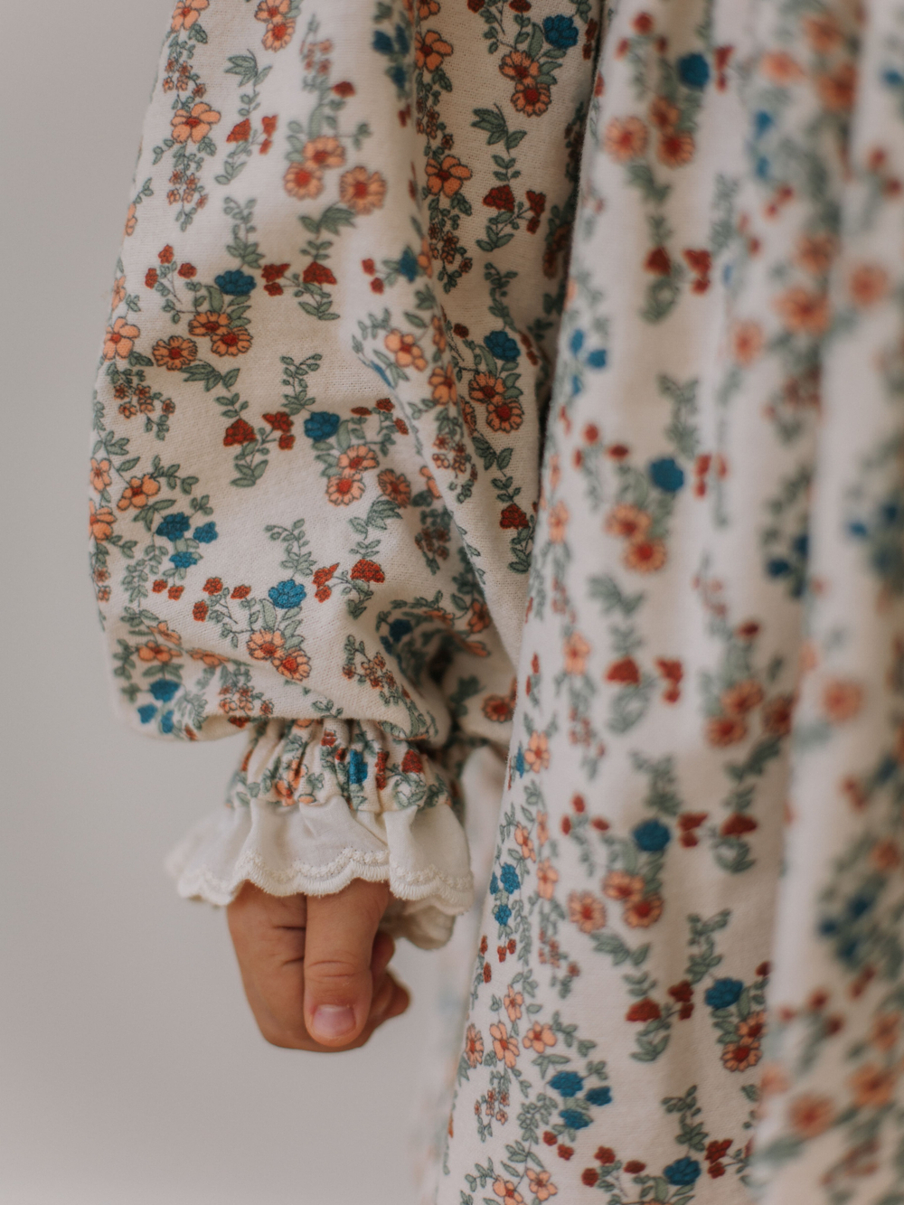 Платье с воротником в цветочек, Молоко