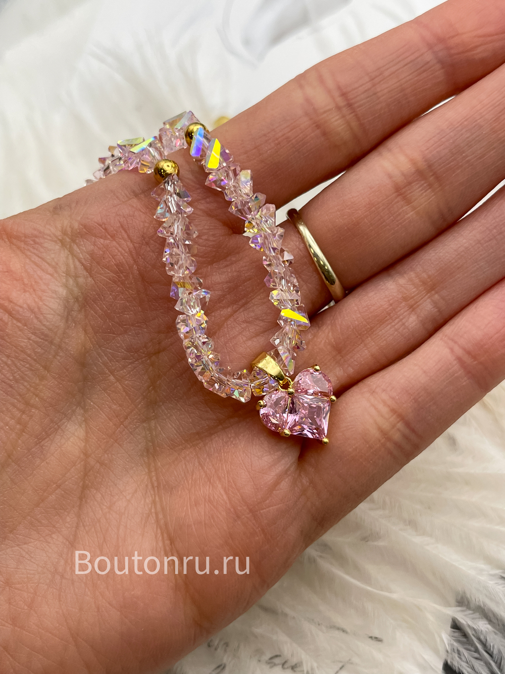 Колье-чокер розовое с подвеской в форме сердца