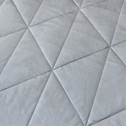 Велюровое покрывало в клетку OVL038