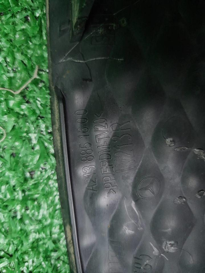 Решетка переднего бампера Mercedes E W213 (16-21)