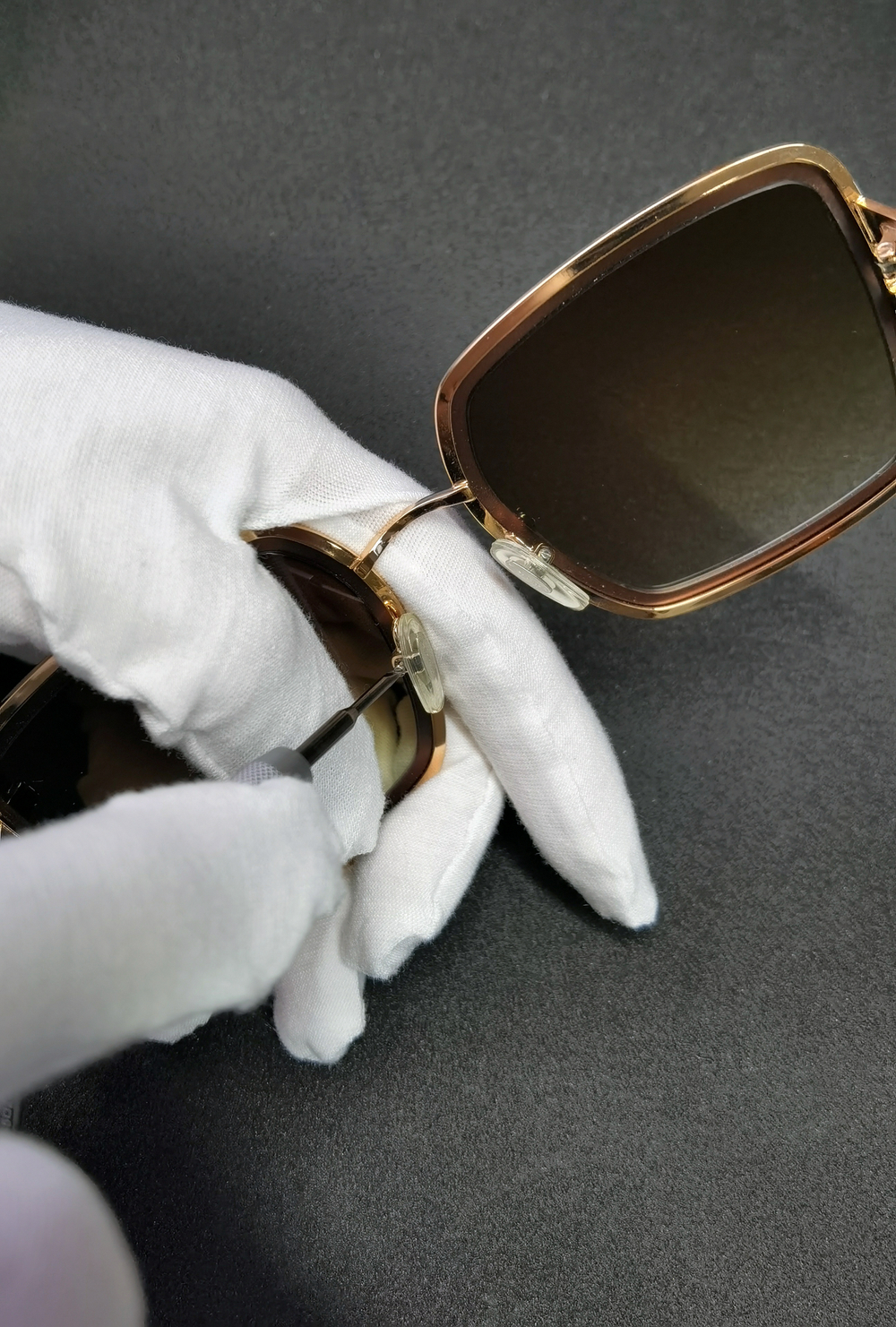 Замена носовых упоров в некорригирующих очках