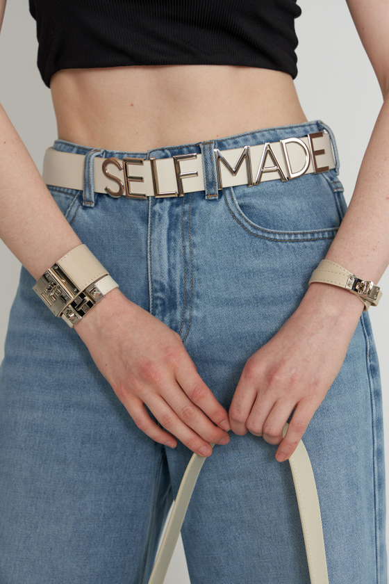 ШИРОКИЙ РЕМЕНЬ НА КОБУРНЫХ КНОПКАХ «SELFMADE» МОЛОЧНЫЙ