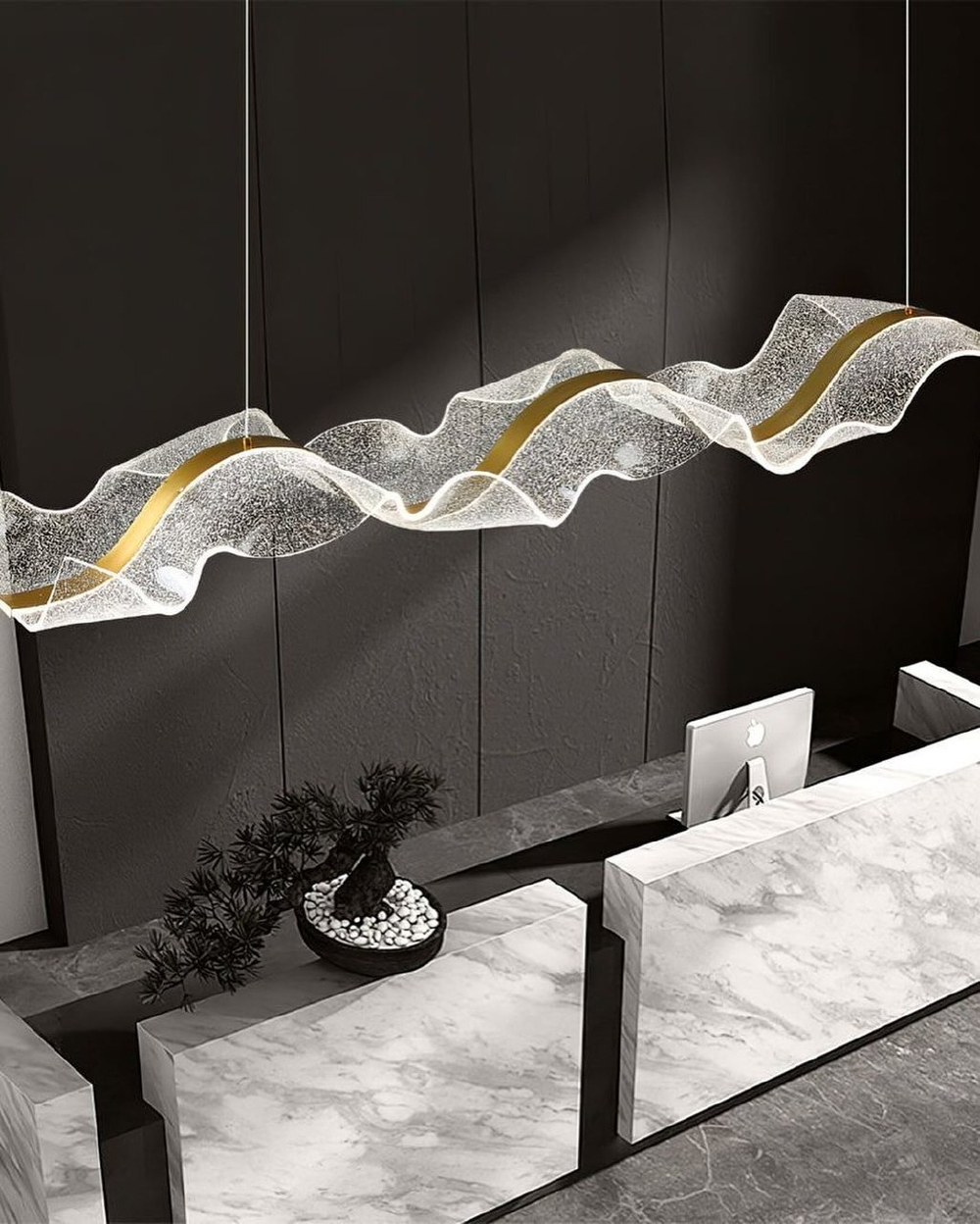 Эффектная подвесная люстра в форме волны