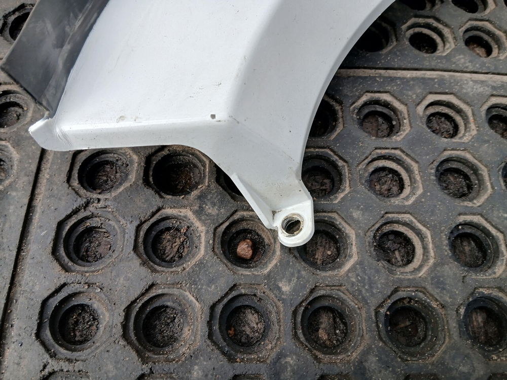 Накладка фары левая