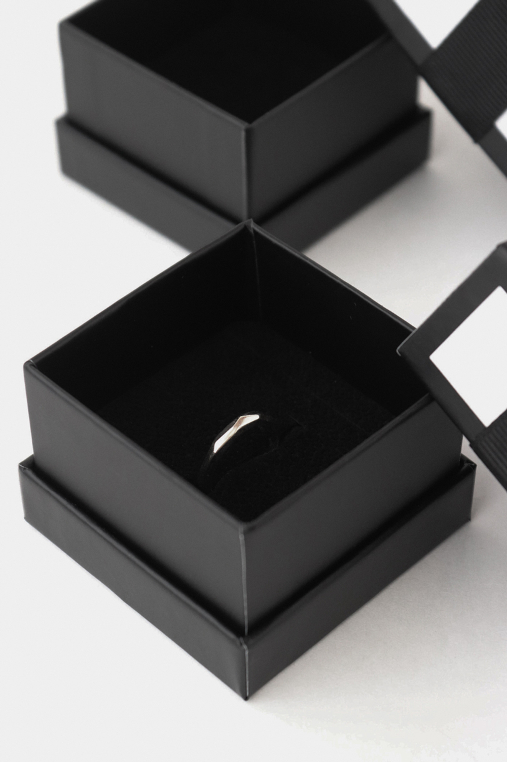 Ювелирный футляр с плоским бантиком серии «Одри» под серьги