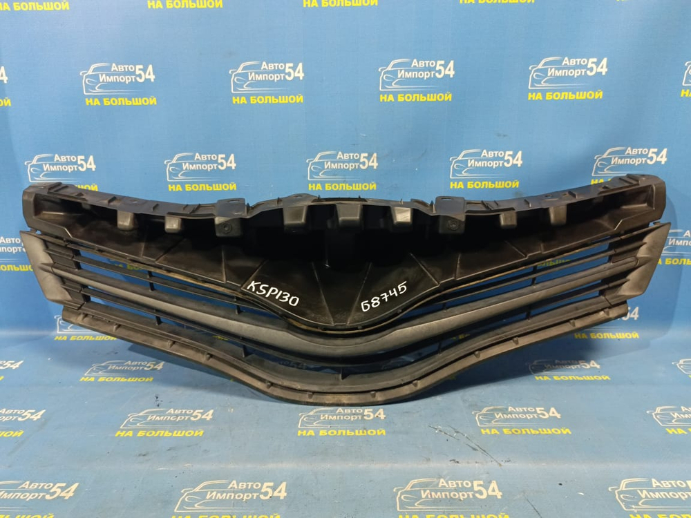 Решетка радиатора TOYOTA VITZ 2010-2014