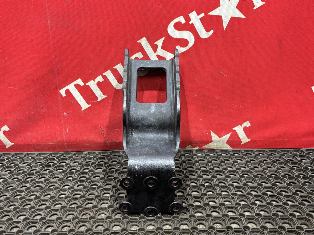 Кронштейн двигателя передний 2024г