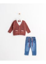 кардиган с рубашкой и джинсами