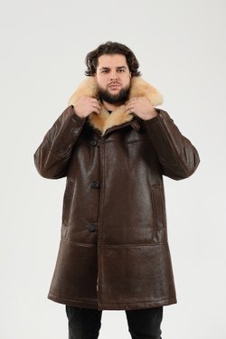Тулуп со светлым мехом коричневого цвета