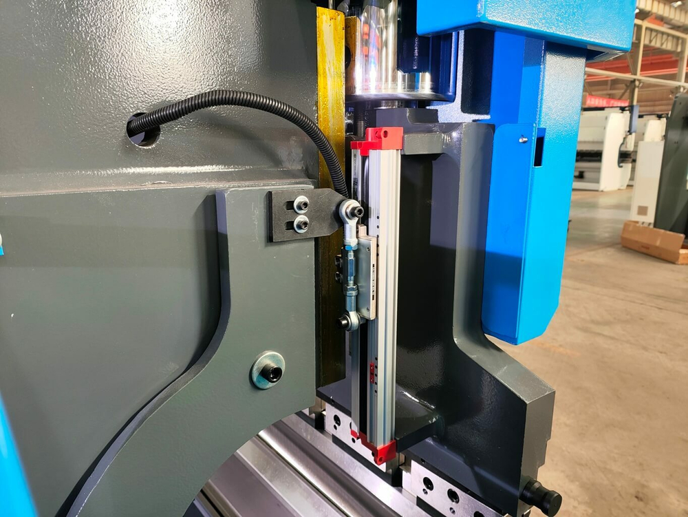 Листогибочный пресс с ЧПУ MetalTec 4+1 МТ-15 50т