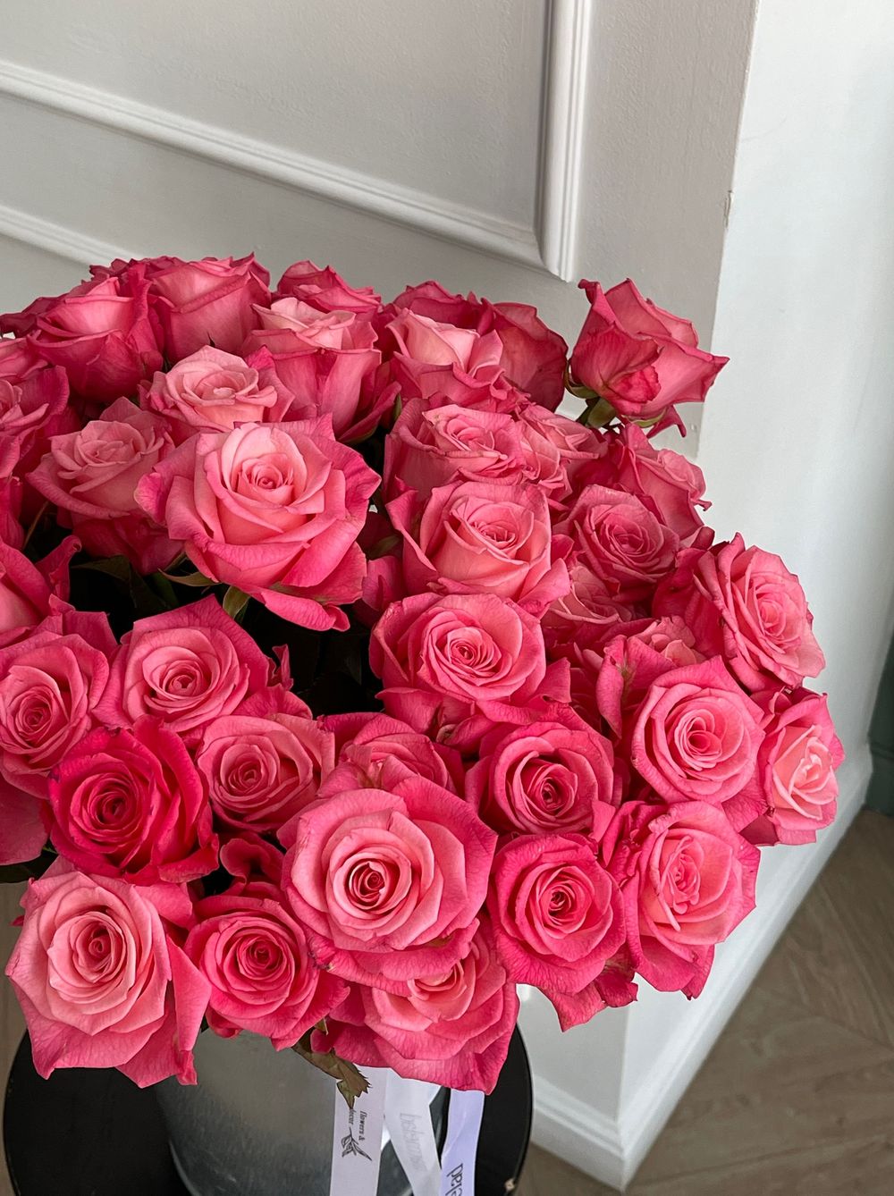 Роза ярко розовая