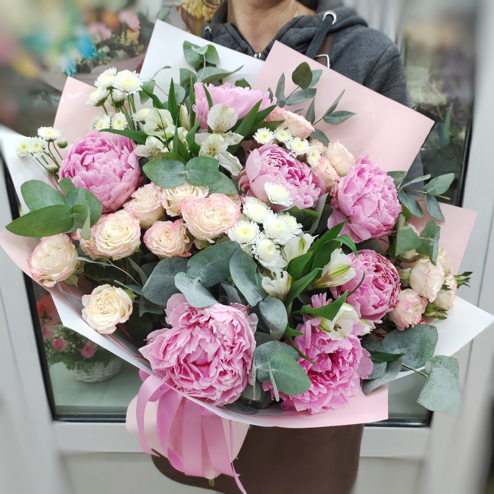Авторский букет с пионами