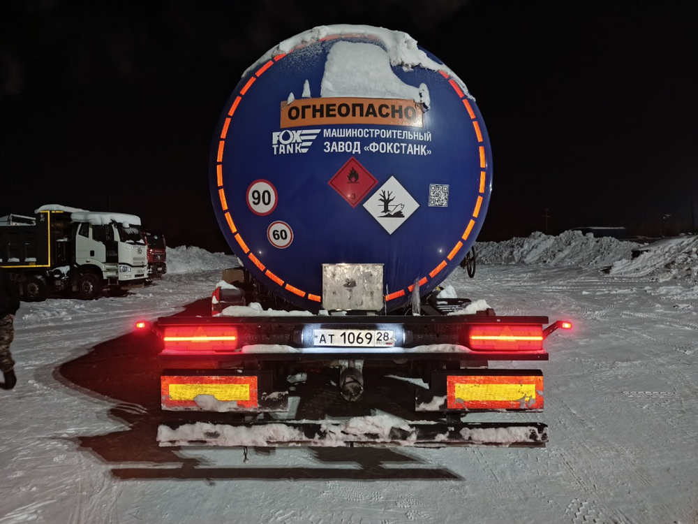FoxTank 8777 Полуприцеп цистерна 877721 (светлые нефтепродукты)