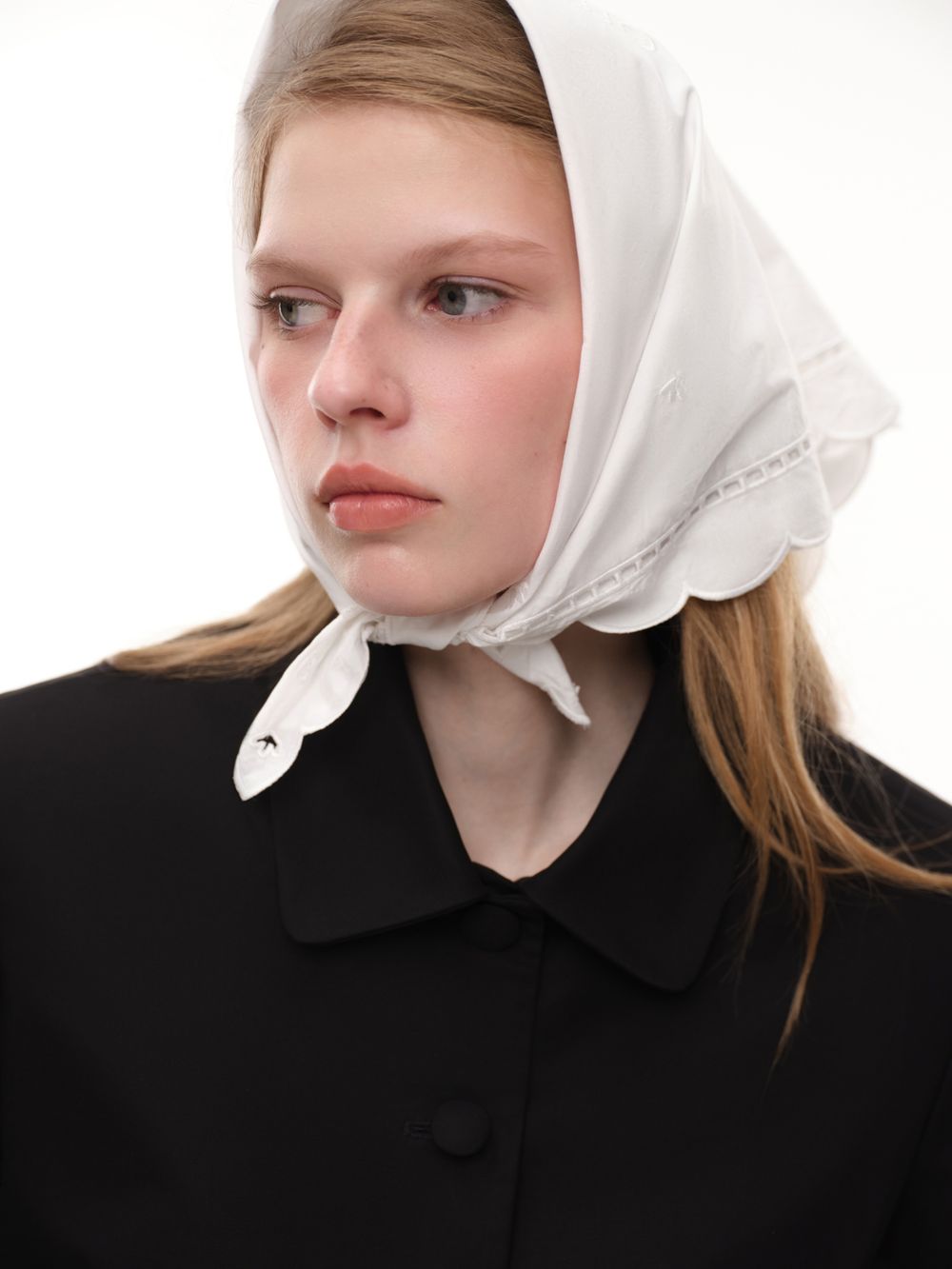 Платок с вышивкой (La Boheme), белый