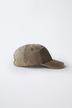 ZARA КЕПКА ИЗ ТКАНИ С ЭФФЕКТОМ ПОТЕРТОСТИ, КОРИЧНЕВЫЙ