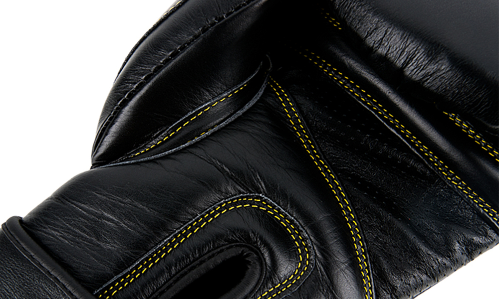 UFC Премиальные тренировочные перчатки на липучке чёрные - 18 Oz