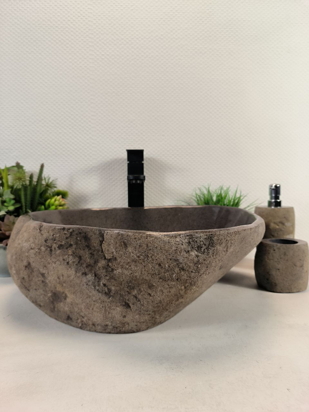 Раковина из речного камня RS-65622 47*40*15 0861