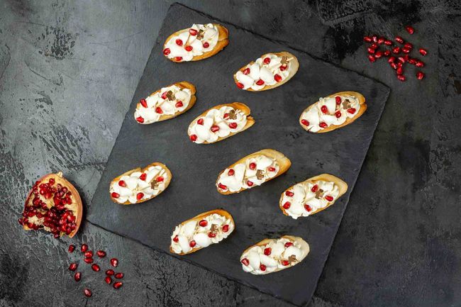 Брускетта с сыром моцарелла, 10 шт.