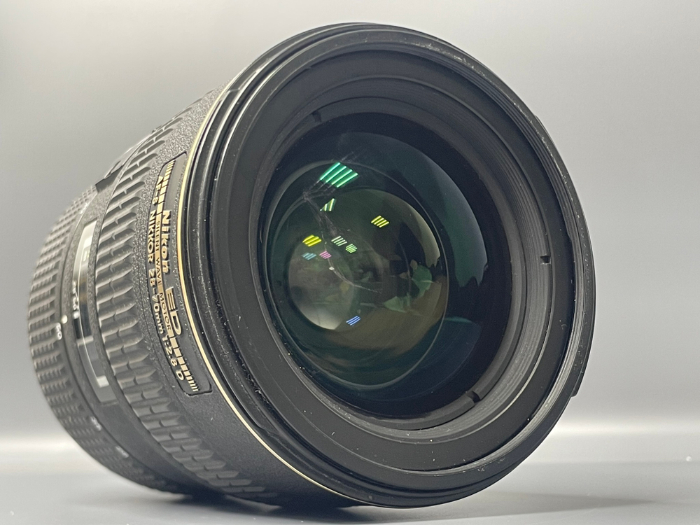 Nikon 28-70mm 2.8D немного скрипит