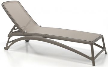 Шезлонг-лежак пластиковый Atlantico тортора Nardi Италия