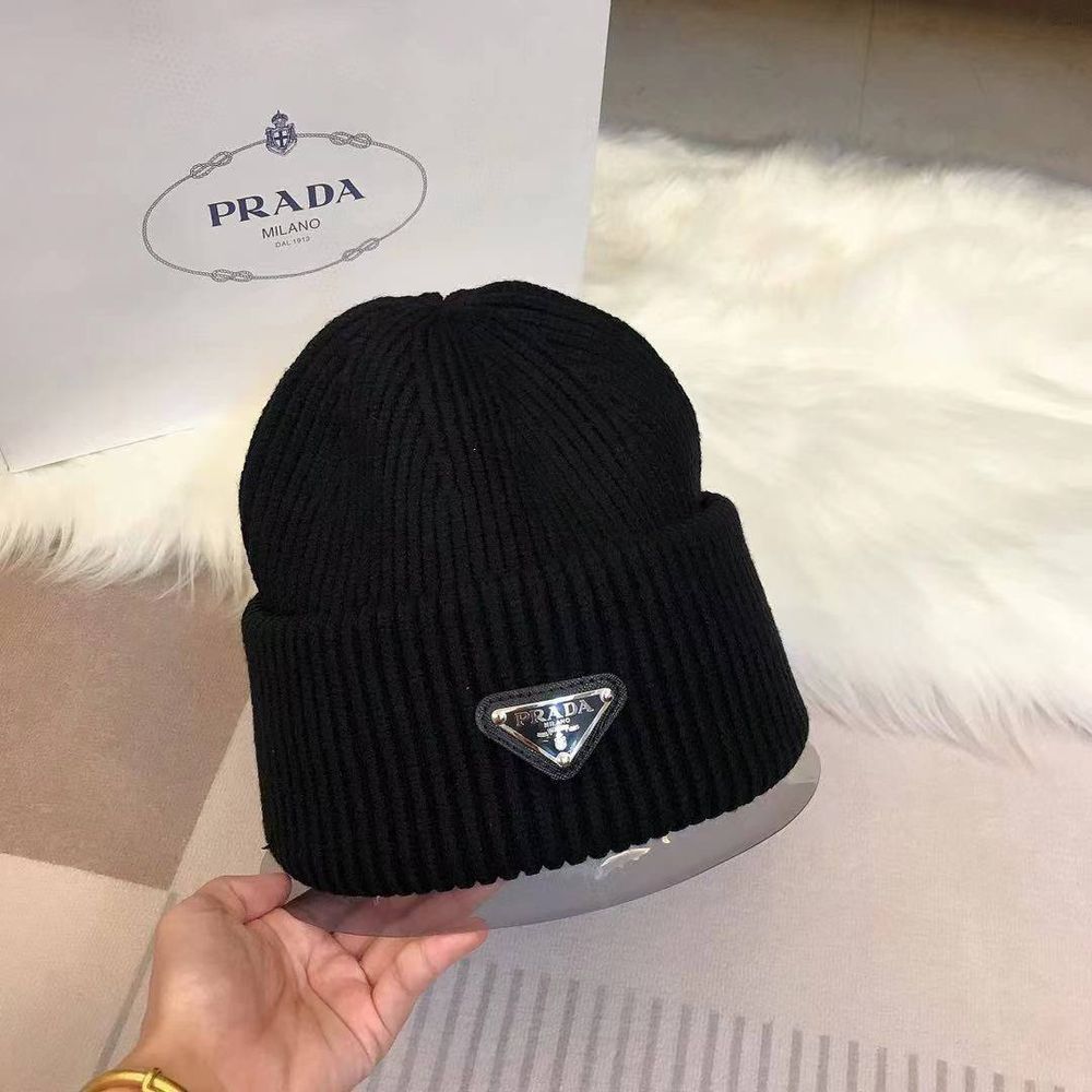 Шапка Prada