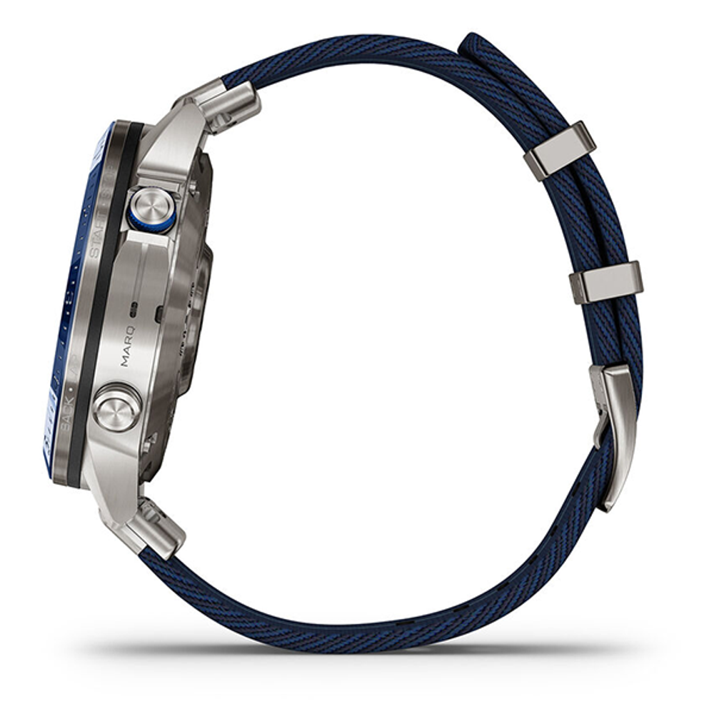 Умные часы Garmin MARQ Captain (Gen 2) 46 мм в титановом корпусе с синим керамическим безелем и ремешком