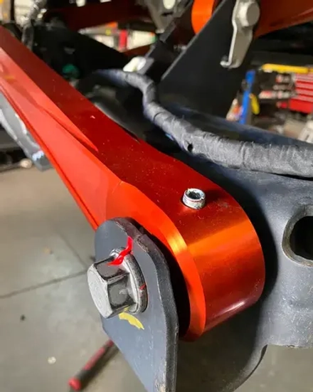 Стабилизирующая тяга из цельного алюминия с Ultra-Flex шарниром для Bronco Raptor 2022+ Форд Бронко Раптор