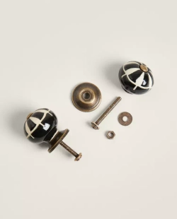 ZARA HOME НАБОР КРУГЛЫХ МЕБЕЛЬНЫХ РУЧЕК ИЗ КЕРАМИКИ В ПОЛОСКУ (2 ШТ.), ЧЕРНЫЙ