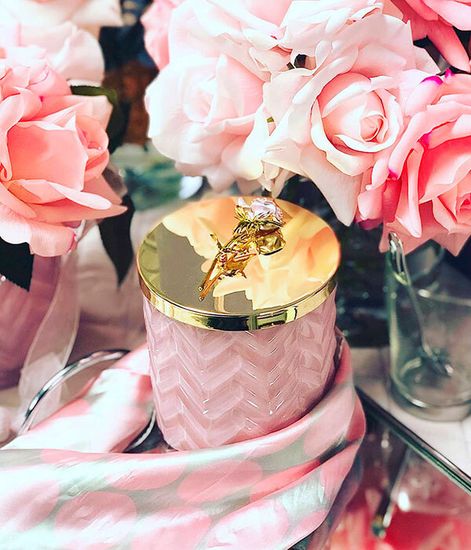 Большая розовая свеча "ёлочка" с золотым цветком и платком, Cote Noire