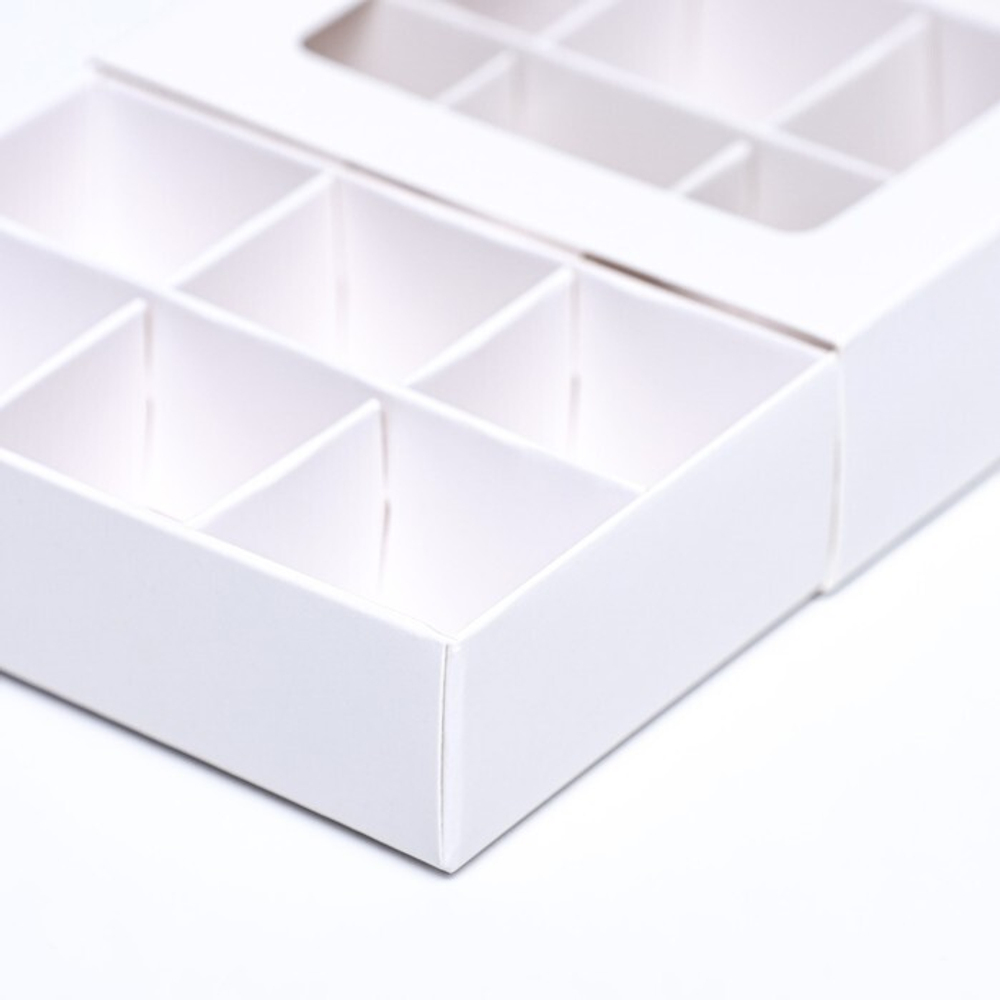 Коробка МИНИ для 12 конфет с окном БЕЛАЯ 11.5×8.7×2.5 см