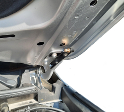 Амортизатор (упор) капота на Mitsubishi Pajero Sport 02-15(с 2021 г.в.)Autoinnovation