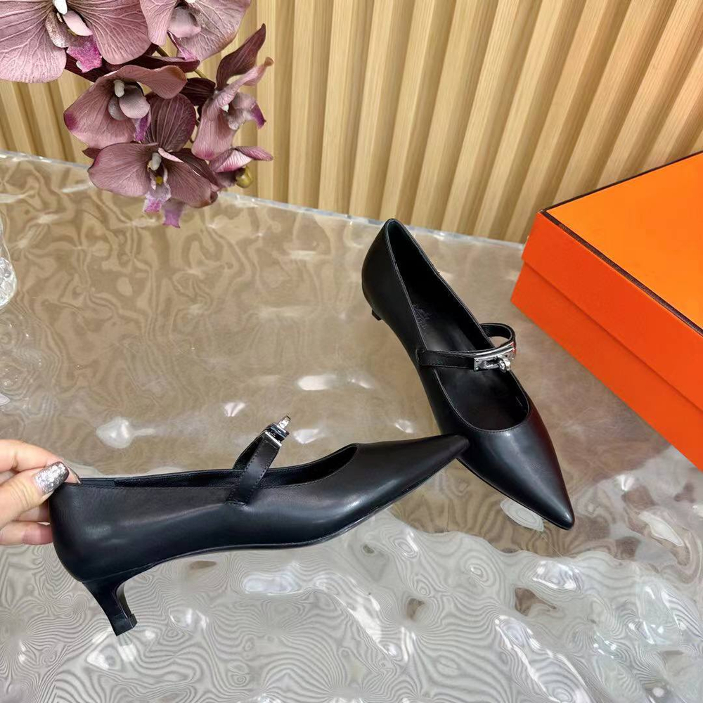 Кожаные туфли Chanel Mary Janes