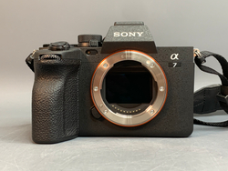 Sony A7 IV 1.885 кадров