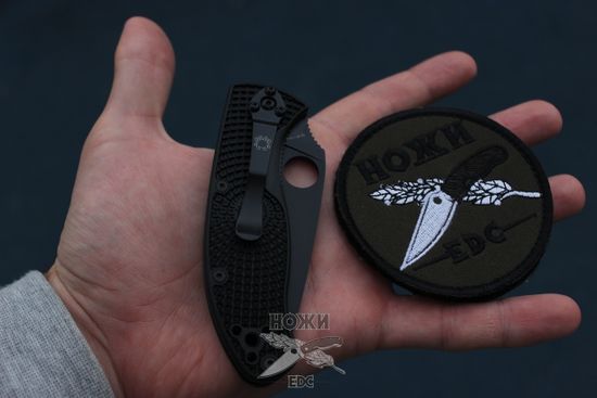 Складной нож Spyderco Tenacious Lightweight 122PBBK c клинком из стали 8Cr13MoV, рукоять FRN