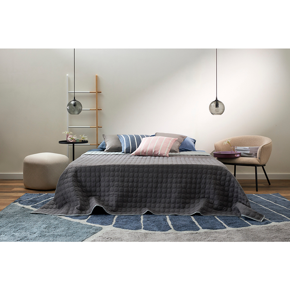 Покрывало стеганое solid dots серого цвета из коллекции essential, 230х250 см