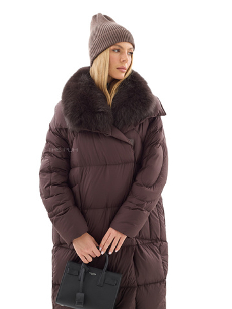 Длинный шоколадный пуховик с мехом песца