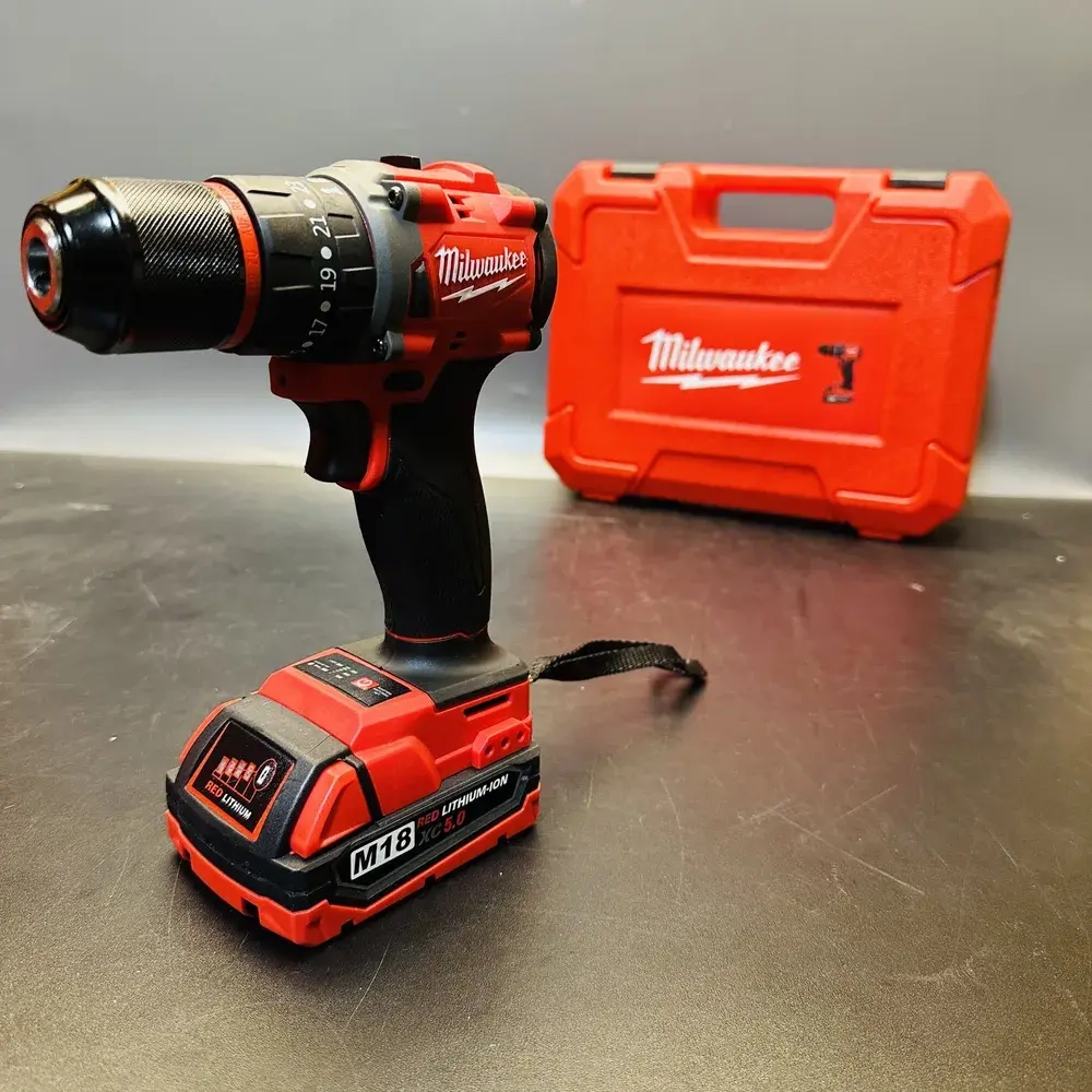 Шуруповерт аккумуляторный бесщеточный Milwaukee 18V 2АКБ в мини кейсе