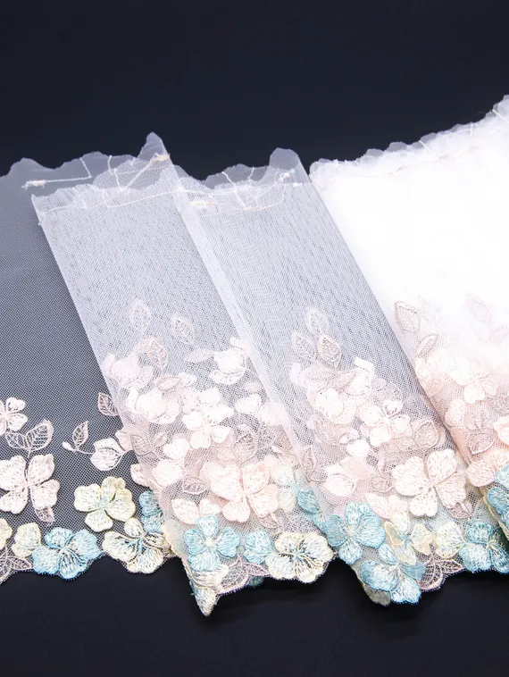 05-128 ОПТ Вышивка на неэл. сетке 20 см, айвори/ментол/желтый (правая)