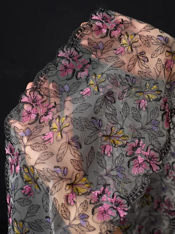 05-169 ОПТ Вышивка на неэл. сетке 21 см, айвори/розовый/желтый/черный