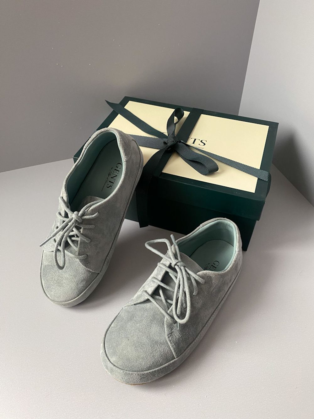 Новые замшевые кеды  Age of Innocence, 31