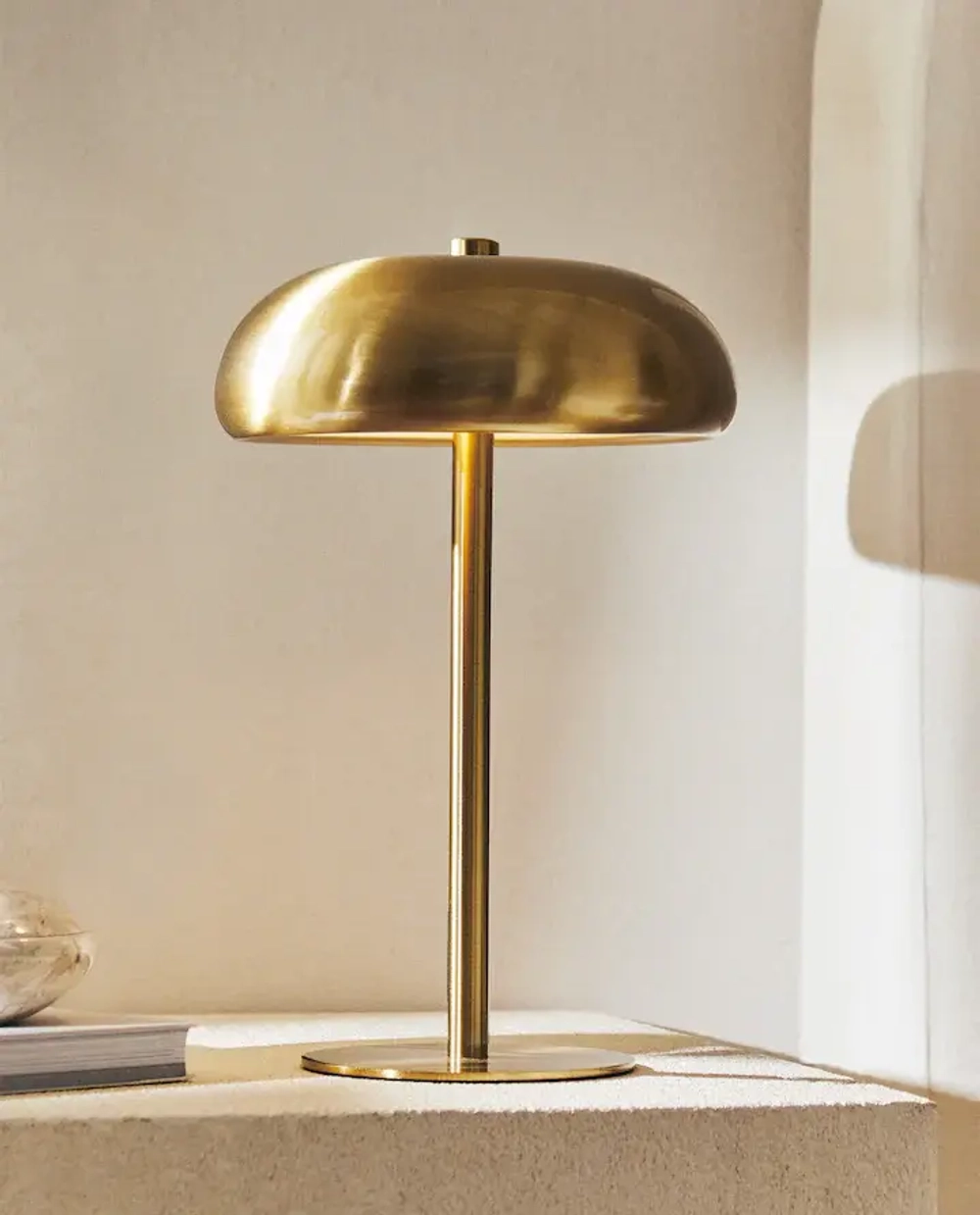 ZARA HOME МАЛЕНЬКАЯ МОНОХРОМНАЯ НАСТОЛЬНАЯ ЛАМПА, ЗОЛОТОЙ