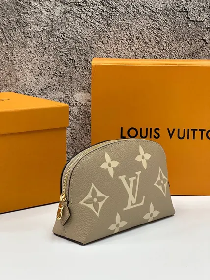 Косметичка Louis Vuitton Cosmetic Pouch Pm кремовый